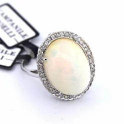 BAGUE EN OR BLANC 18 KT - OPALE NATURELLE ET DIAMANTS