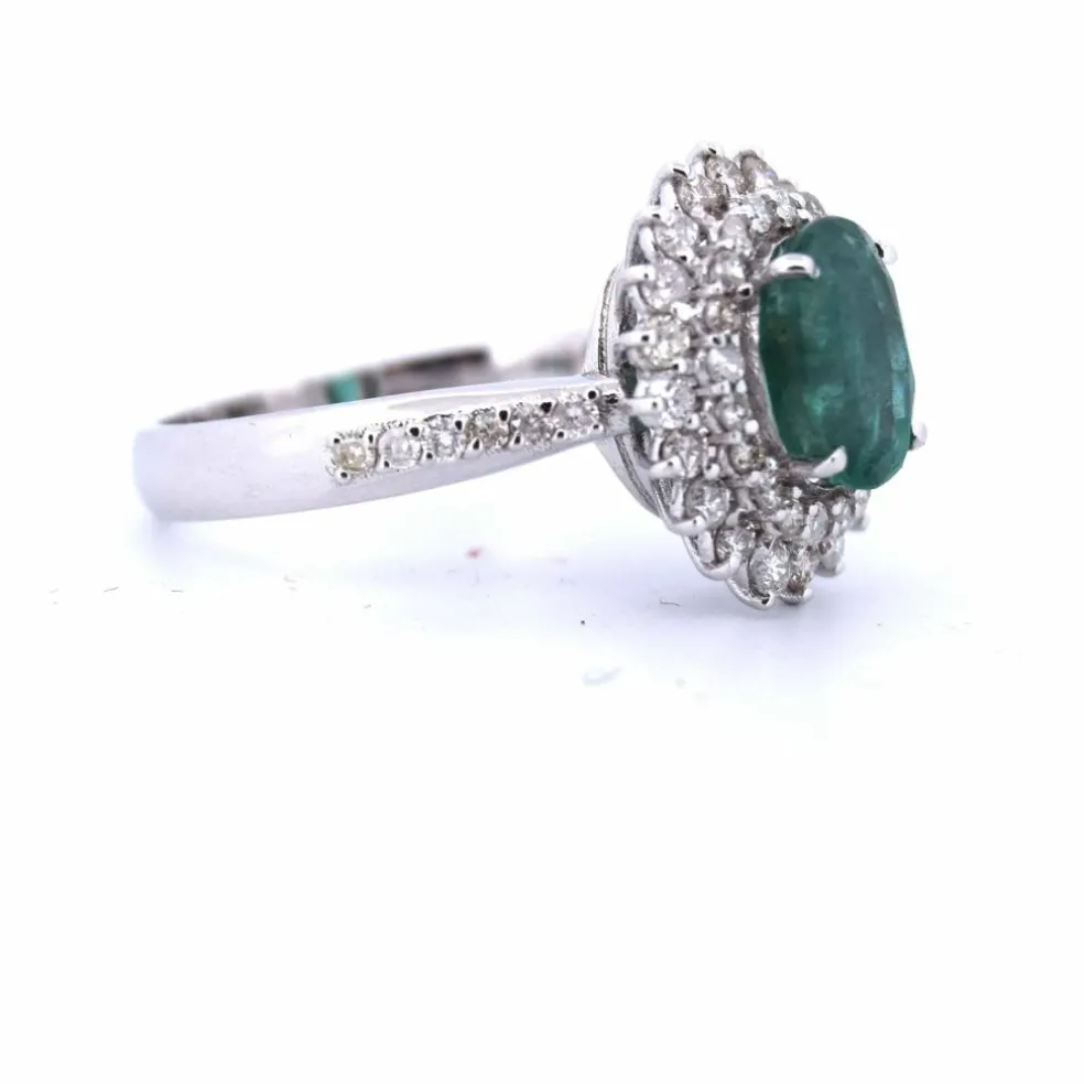 BAGUE EN OR BLANC 18 KT avec émeraude de 1,80 ct et diamants