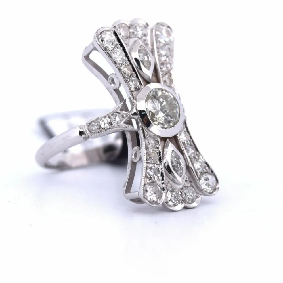 BAGUE EN OR BLANC 18 KT ET DIAMANTS - ART DÉCO