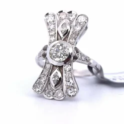 BAGUE EN OR BLANC 18 KT ET DIAMANTS - ART DÉCO