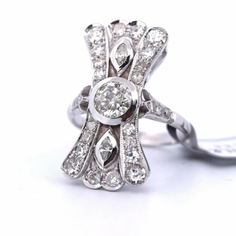 BAGUE EN OR BLANC 18 KT ET DIAMANTS - ART DÉCO