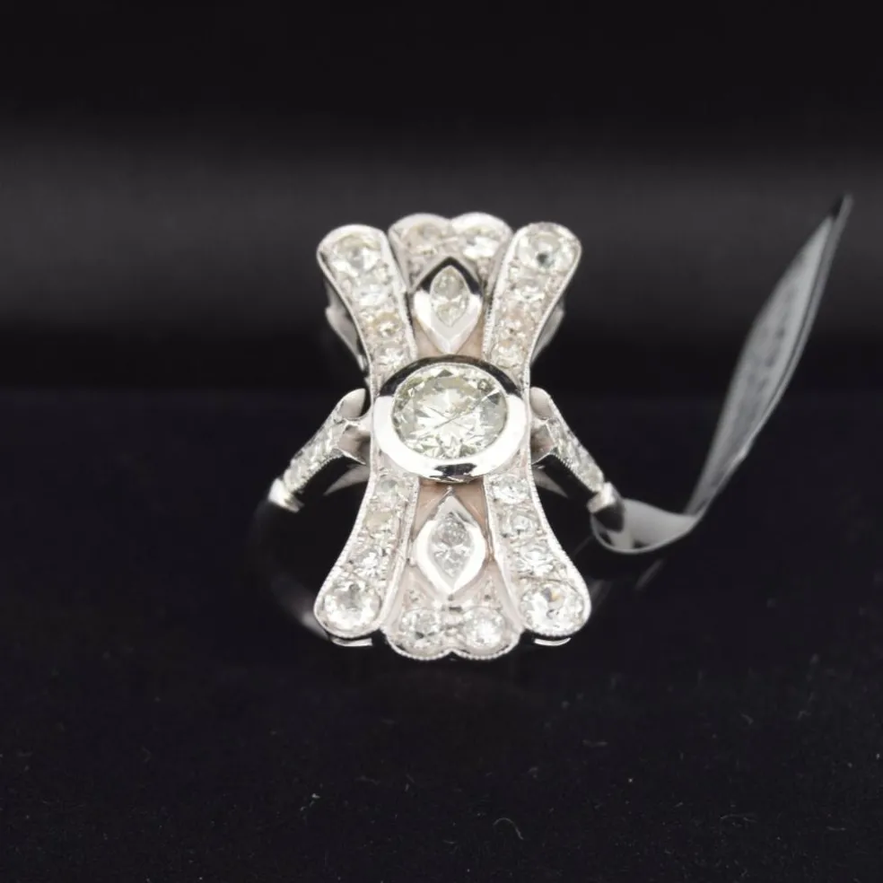 BAGUE EN OR BLANC 18 KT ET DIAMANTS - ART DÉCO
