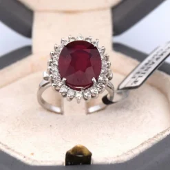 BAGUE EN OR BLANC - RUBIS ET DIAMANTS CERTIFIÉS