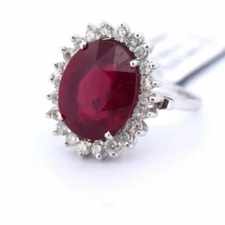 BAGUE EN OR BLANC - RUBIS ET DIAMANTS CERTIFIÉS