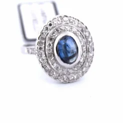 BAGUE EN OR BLANC - SAPHIR CABOCHON et DIAMANTS