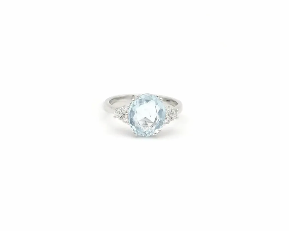 Bague en or blanc avec aigue-marine et diamants