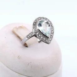Bague en or blanc avec aigue-marine et diamant