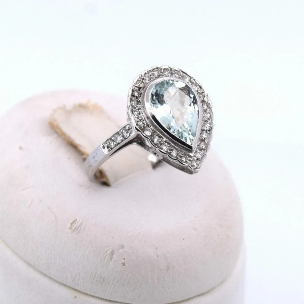 Bague en or blanc avec aigue-marine et diamant