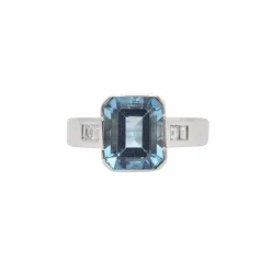 Bague en or blanc avec aigue-marine de 2,9 ct et diamants