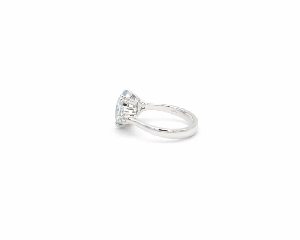 Bague en or blanc avec aigue-marine et diamants