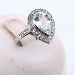 Bague en or blanc avec aigue-marine et diamant