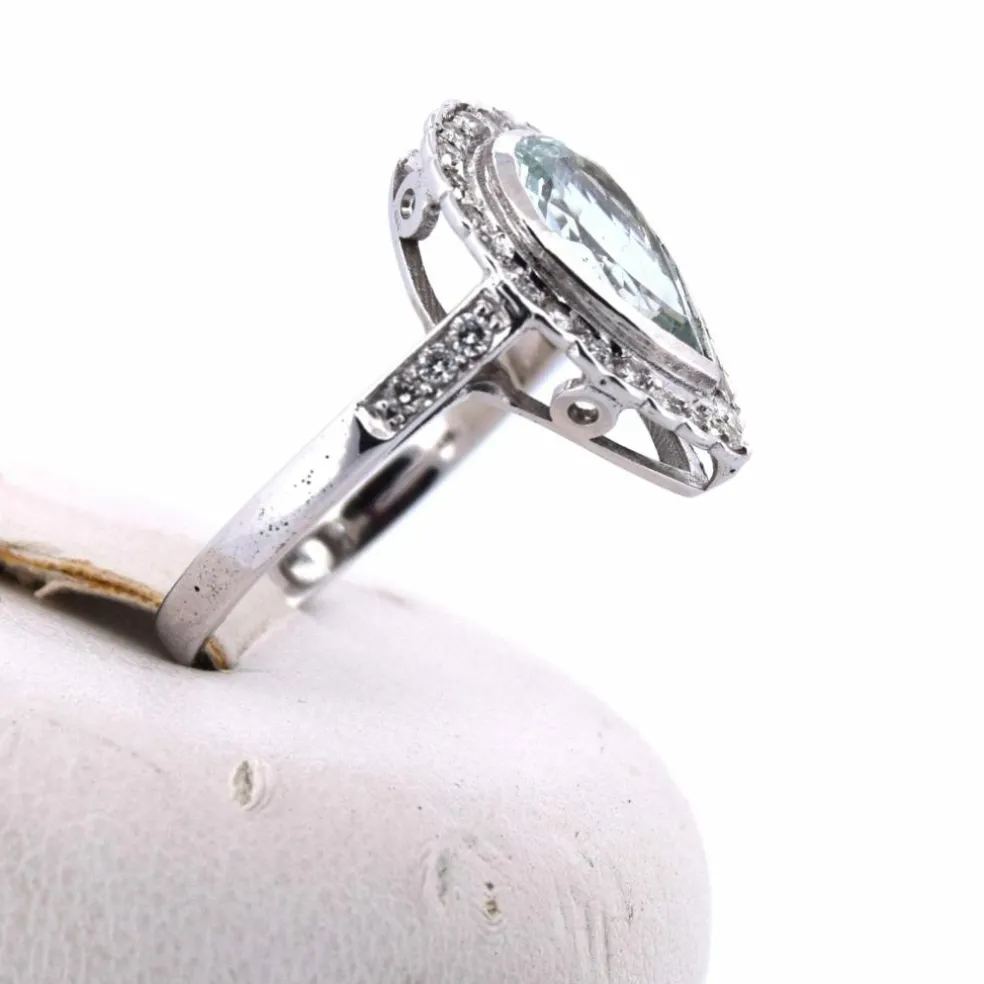 Bague en or blanc avec aigue-marine et diamant