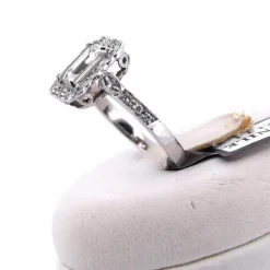 Bague en or blanc avec aigue-marine et diamant