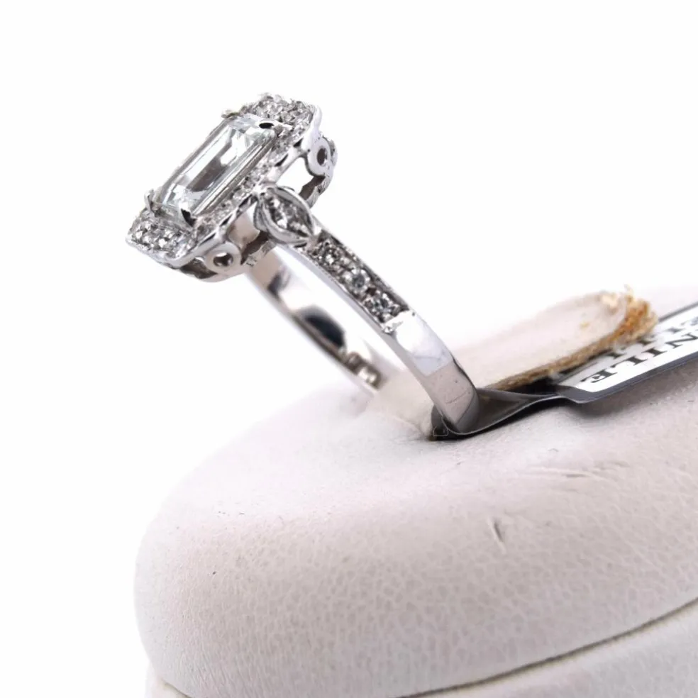 Bague en or blanc avec aigue-marine et diamant