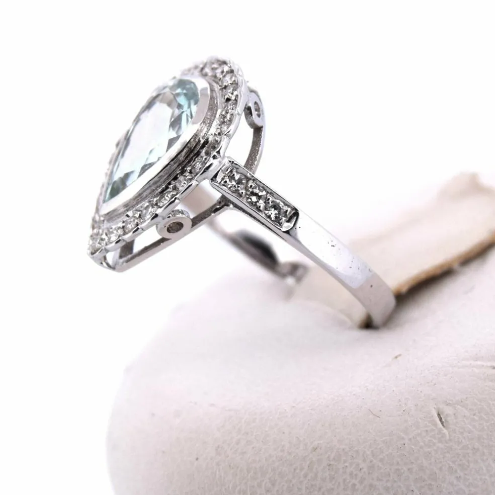 Bague en or blanc avec aigue-marine et diamant