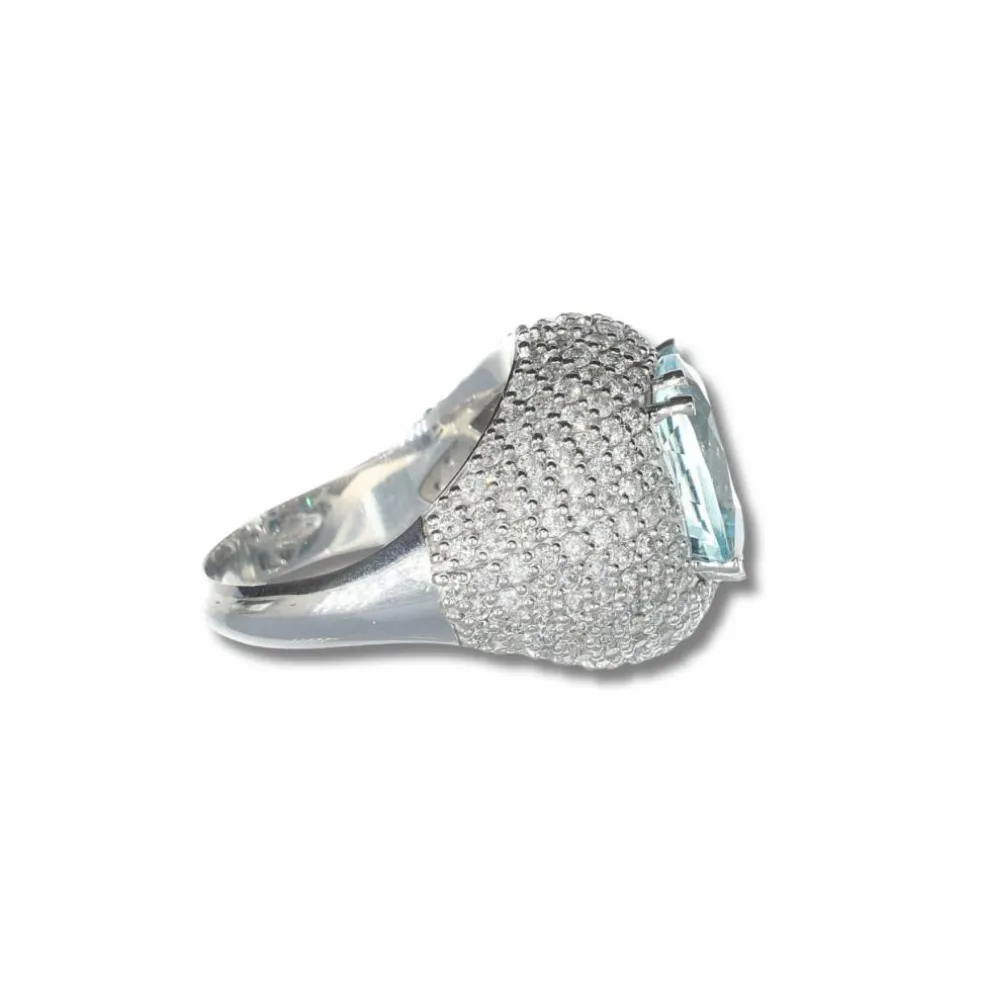 Bague en or blanc avec aigue-marine et diamants certifiés