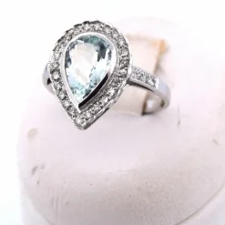 Bague en or blanc avec aigue-marine et diamant