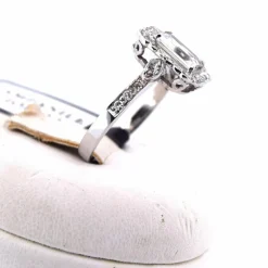 Bague en or blanc avec aigue-marine et diamant