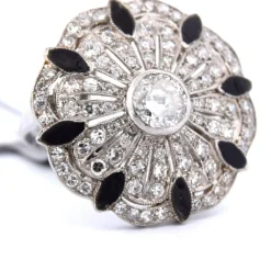 Bague en or blanc avec ajourage spécial