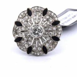 Bague en or blanc avec ajourage spécial