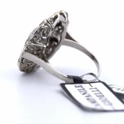 Bague en or blanc avec ajourage spécial