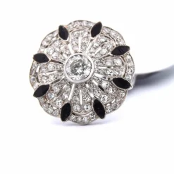 Bague en or blanc avec ajourage spécial