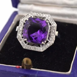 Bague en or blanc avec améthyste et diamants