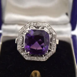 Bague en or blanc avec améthyste et diamants