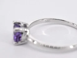 Bague en or blanc avec améthyste