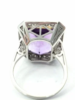 Bague en or blanc avec améthyste naturelle et diamants