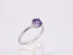 Bague en or blanc avec améthyste