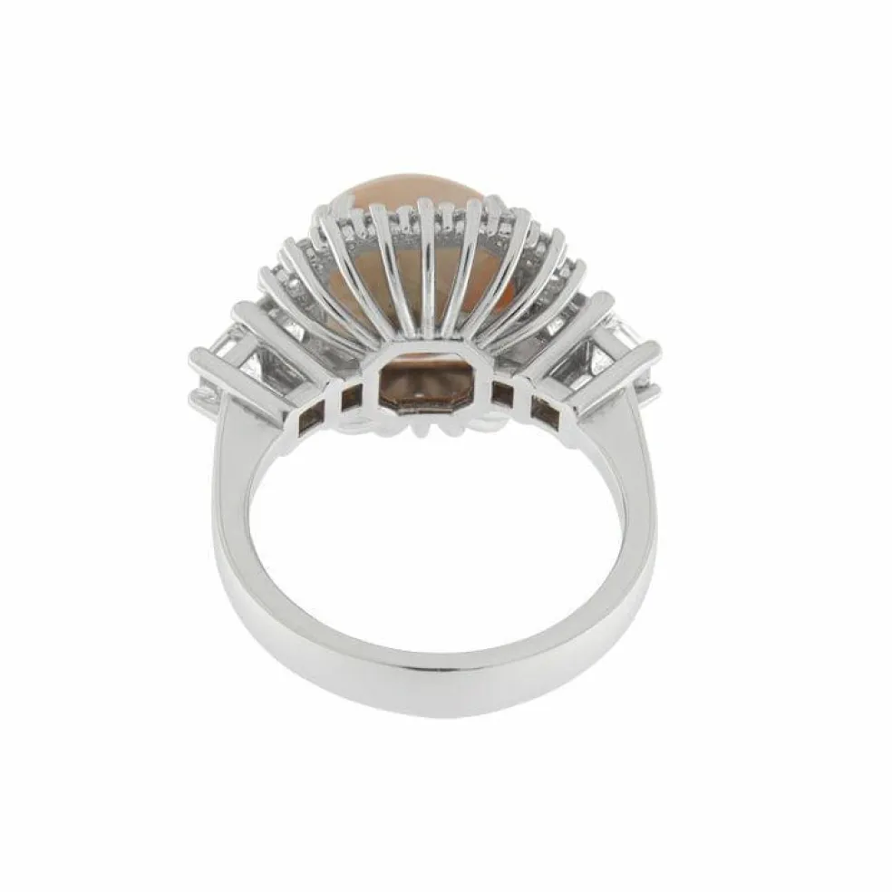Bague en or blanc avec corail et diamants
