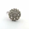 Bague en or blanc avec des diamants