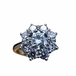 Bague en or blanc avec diamants