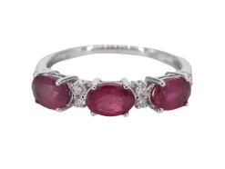 Bague en or blanc avec diamants et rubis