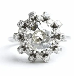 Bague en or blanc avec diamant taille ancienne européenne