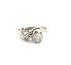 Bague en or blanc avec diamants taille ancienne