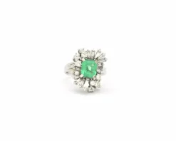 Bague en or blanc avec diamants et émeraude 1,81 ct