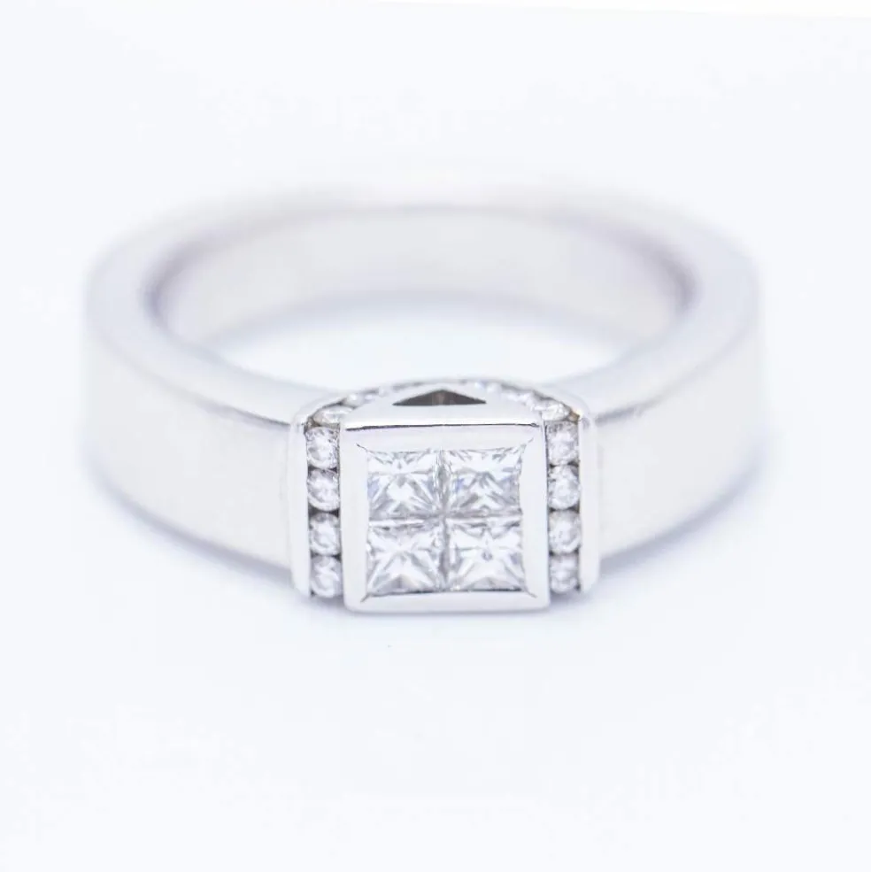 Bague en or blanc avec diamants