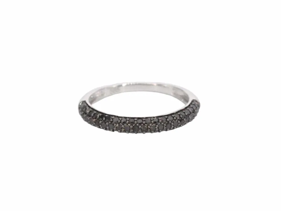 Bague en or blanc avec diamants noirs taille brillant