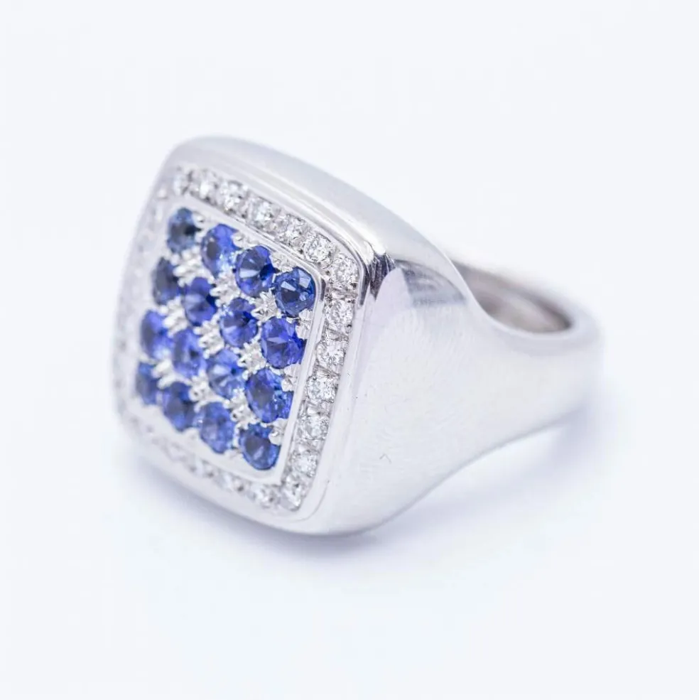 Bague en or blanc avec diamants et saphirs