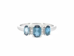 Bague en or blanc avec diamants et topaze