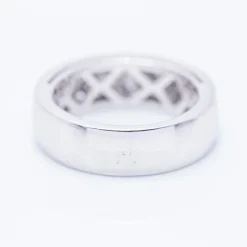 Bague en or blanc avec diamants