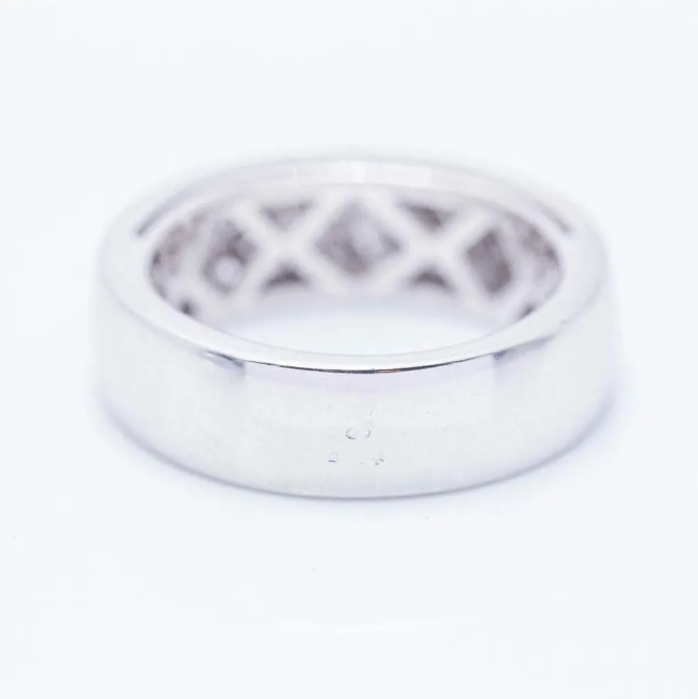 Bague en or blanc avec diamants