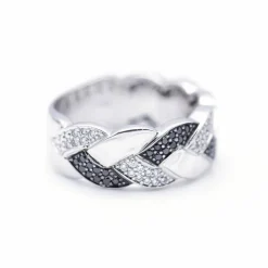 Bague en or blanc avec diamants