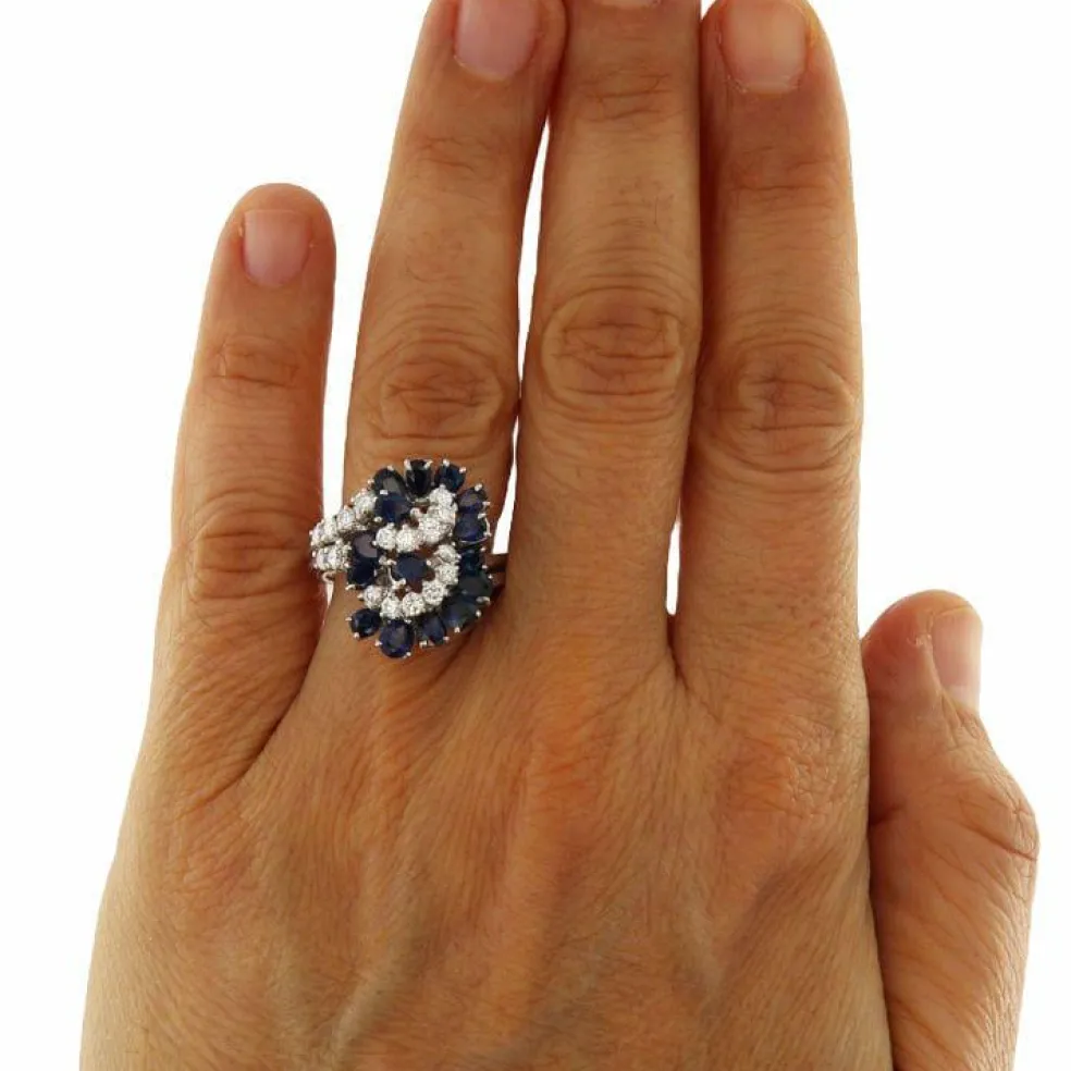 Bague en or blanc avec diamants et saphirs