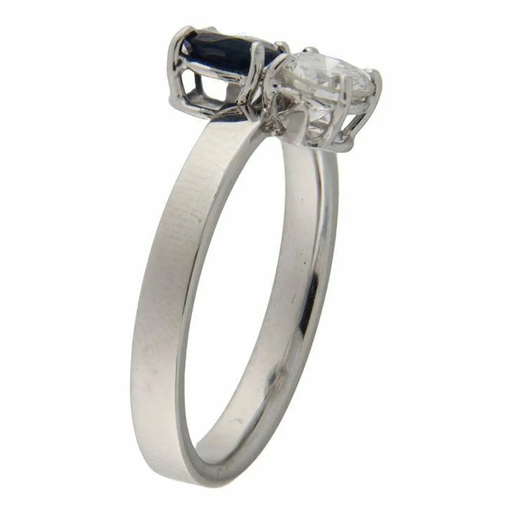 Bague en or blanc avec diamant et saphir