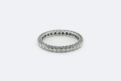 Bague en or blanc avec diamants