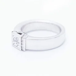 Bague en or blanc avec diamants