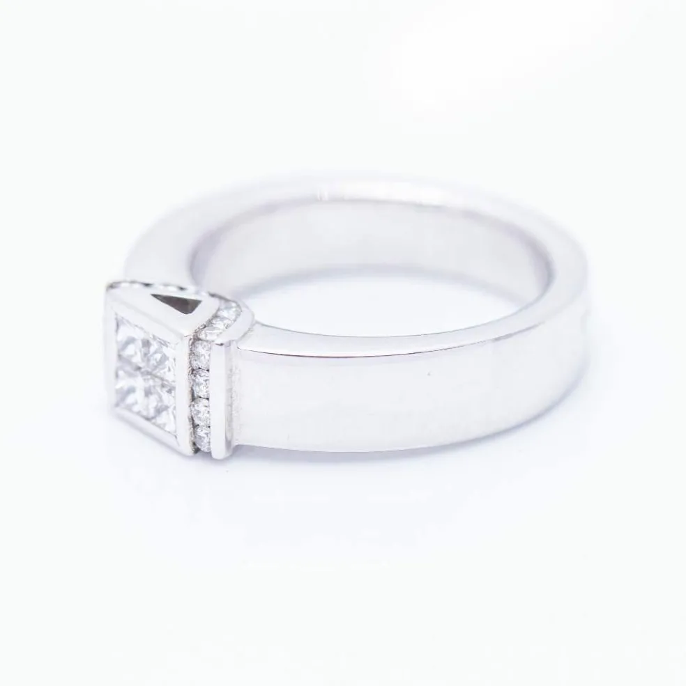 Bague en or blanc avec diamants